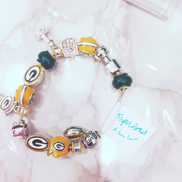 Jewelry - Green Bay Silver Tone Charm Bracelet